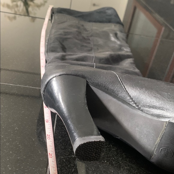 Black Knee-High Leather Boots - Picture 15 of 15